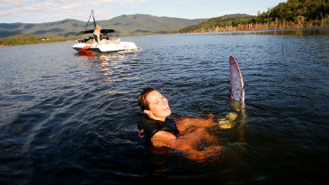 Activities-WaterSkiing-Summer-LakeEildon-16x9 Mansfield & Mt Buller, Waterskiing & Wakeboarding