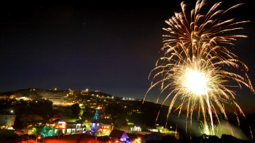 Towns-MansfieldFireworks-16x9 Mansfield & Mt Buller